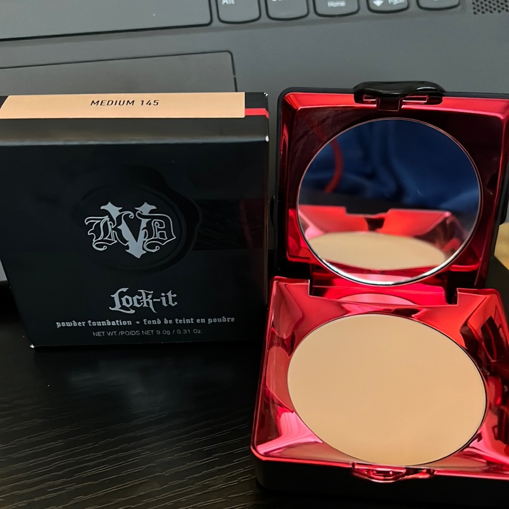 Kat Von D lock it powder foundation medium 145